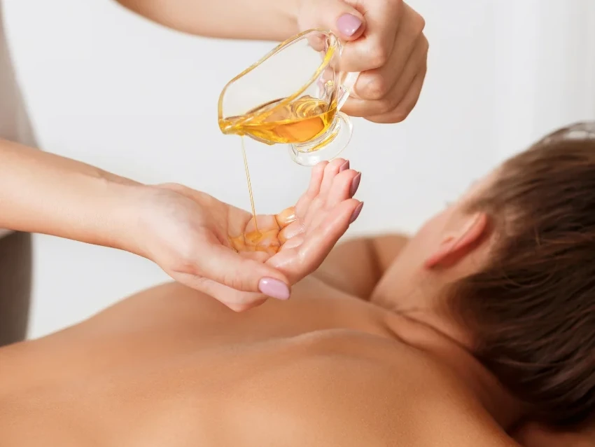 Masaż olejami